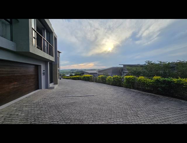 3 BEDROOM SECTIONAL TITLE TO LET IN PALM LAKES ESTATE